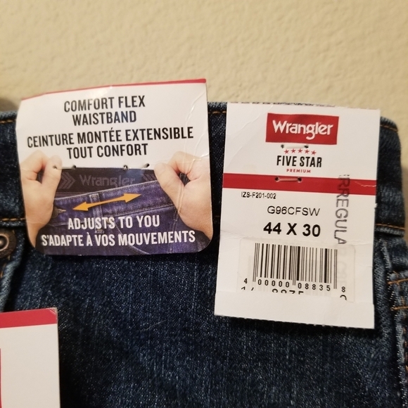 Wrangler Men's Blue Jeans NWT Men's Wrangler Relaxed Fit Comfort Flex Waistband - Picture 2 of 9